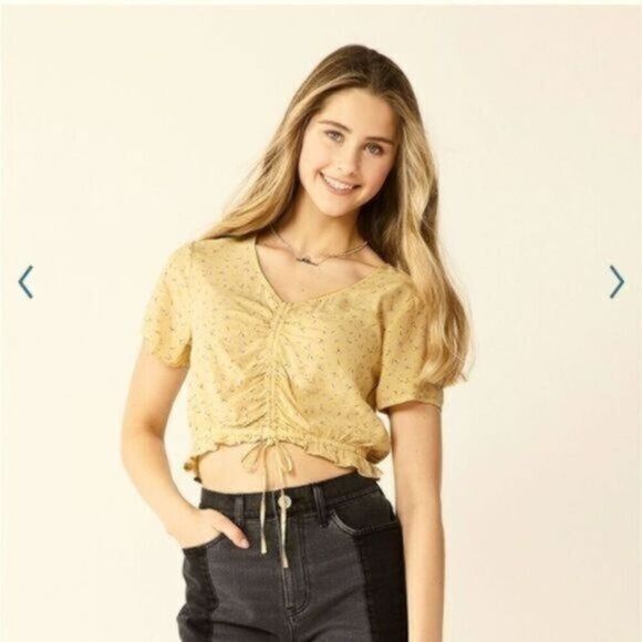 Juniors Cinched Front Short Sleeve Top - Size L - Picture 1 of 3